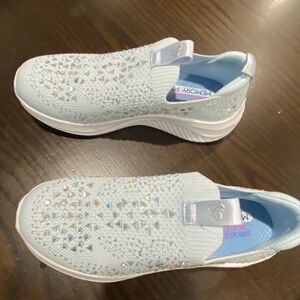 NWT sketchers embellished shoes